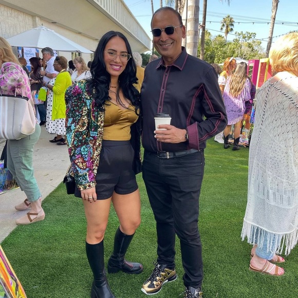 About Us: Four Limes Shop, LLC & Erynn The Reseller - Picture 13 of 16